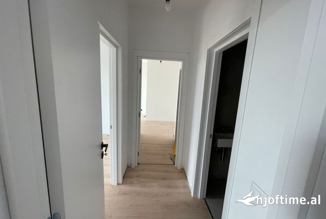 Ambient biznesi me qera 3+1 ne Tirane - 1,200 Euro