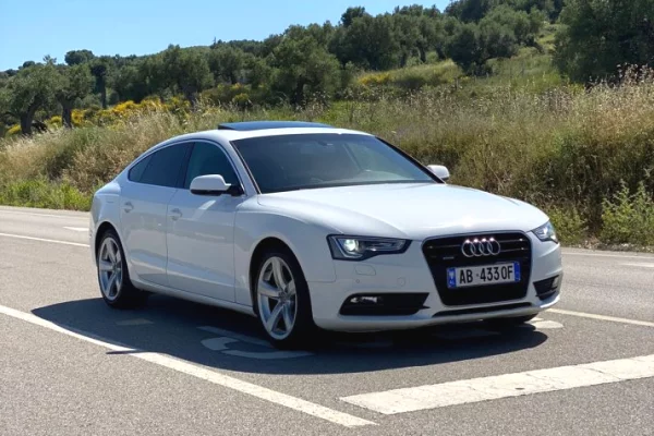 Makina ne shitje ne Vlore, Audi, 2014 Diesel,Kambio Automatik Pagesa 10,000  Euro.