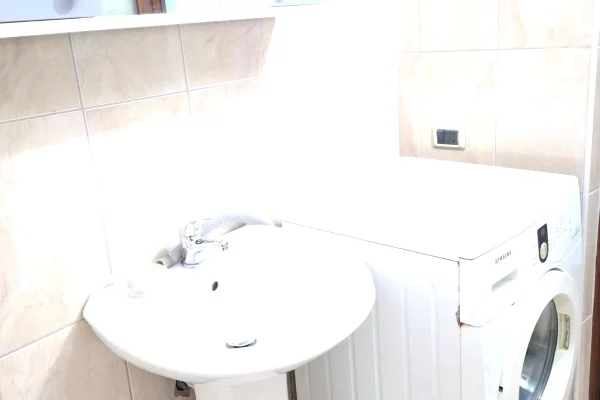 Shtepi me qera Apartament ne Vlore, Garsoniere, Mobilimi E mobiluar, Pagesa 20,000  Leke.