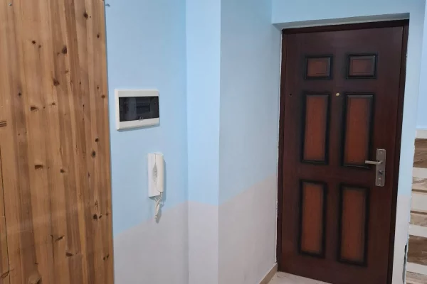 Shtepi me qera Apartament ne Vlore, Garsoniere, Mobilimi E mobiluar, Pagesa 20,000  Leke.