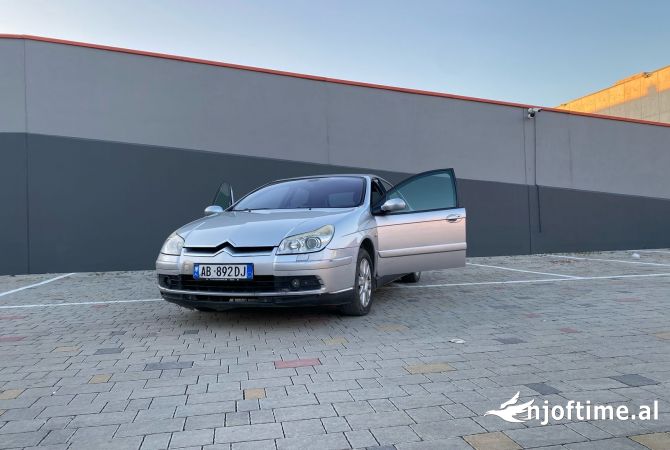 Makina ne shitje ne Tirane - 1,500 Euro