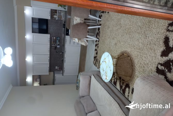 Shtepi ne shitje Apartament ne Tirane, 2+1, Mobilimi E mobiluar, Pagesa 120,000  Euro.