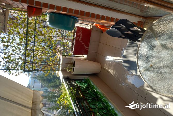 Shtepi ne shitje Apartament ne Tirane, 2+1, Mobilimi E mobiluar, Pagesa 120,000  Euro.