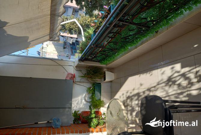 Shtepi ne shitje Apartament ne Tirane, 2+1, Mobilimi E mobiluar, Pagesa 120,000  Euro.