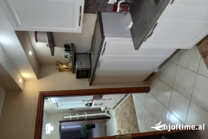 Shtepi ne shitje Apartament ne Tirane, 2+1, Mobilimi E mobiluar, Pagesa 120,000  Euro.