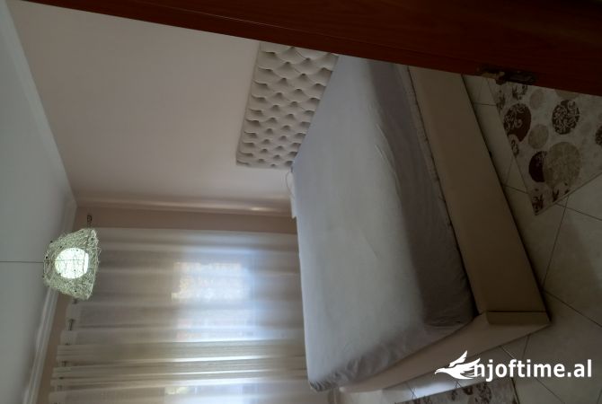 Shtepi ne shitje Apartament ne Tirane, 2+1, Mobilimi E mobiluar, Pagesa 120,000  Euro.