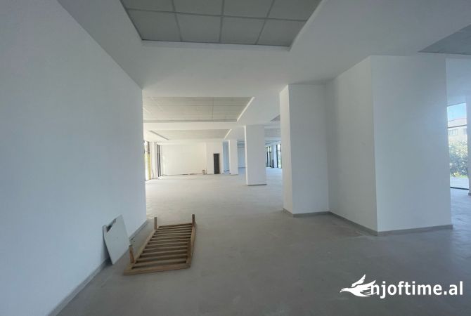 Ambient biznesi me qera 1+1 ne Tirane - 2,500 Euro