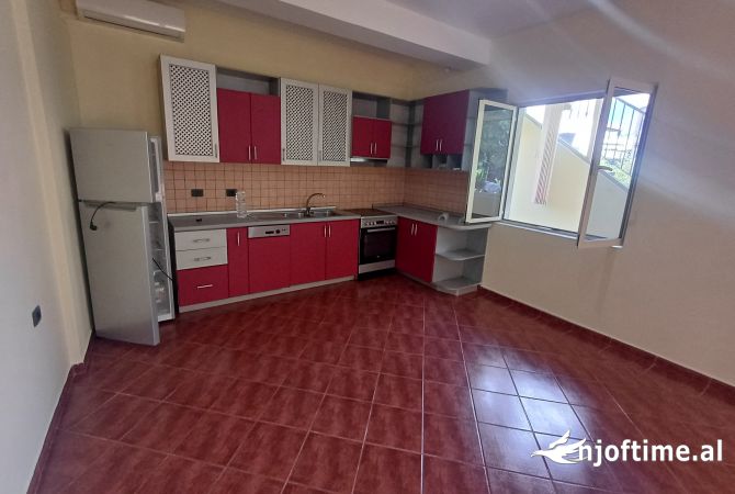 Shtepi me qera 3+1 ne Tirane - 700 Euro