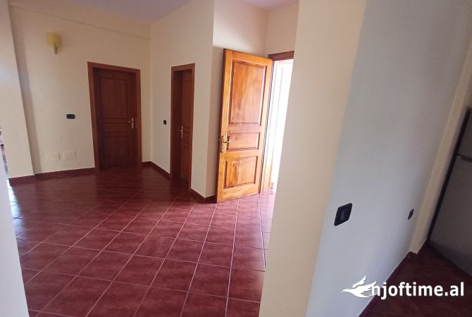 Shtepi me qera 3+1 ne Tirane - 700 Euro