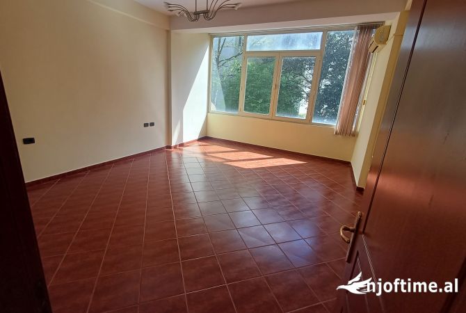 Shtepi me qera 3+1 ne Tirane - 700 Euro