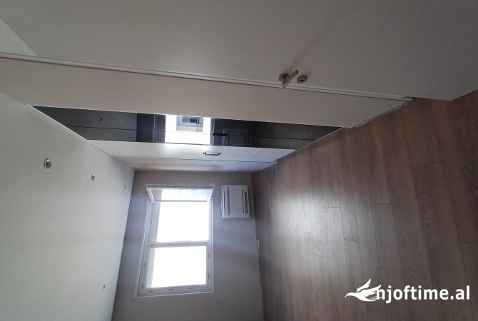 Shtepi ne shitje Apartament ne Tirane, 2+1, Mobilimi E mobiluar, Pagesa 260,000  Euro.