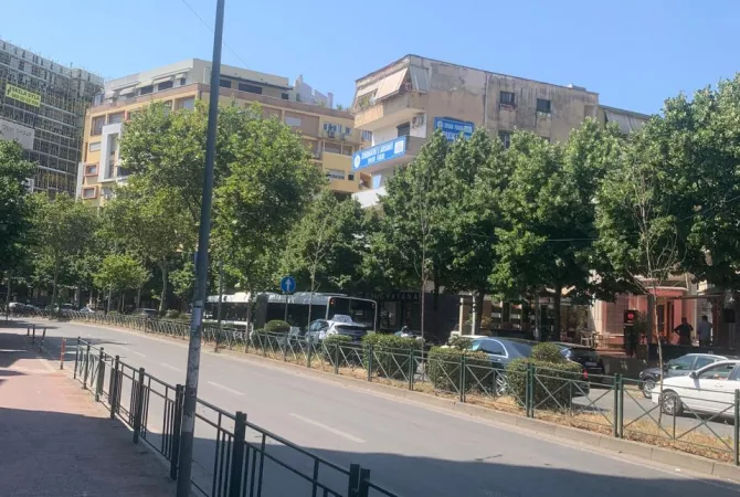 Ambient biznesi me qera 1+1 ne Tirane - 900 Euro