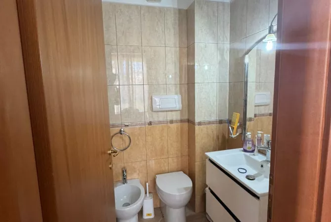 Shtepi me qera Apartament ne Tirane, 2+1, Mobilimi E mobiluar, Pagesa 700  Euro.