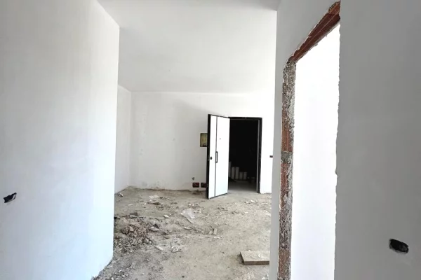 Apartment for sale in Tirana 2+1, Emty