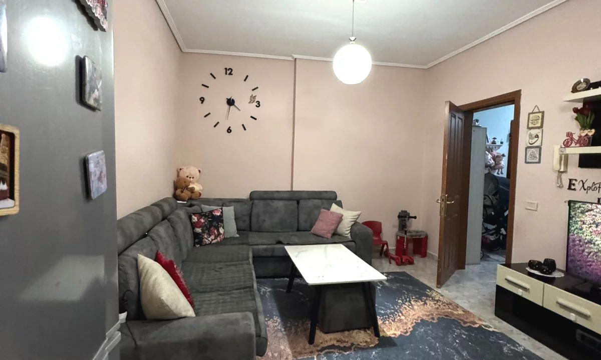 Shtepi me qera Apartament ne Tirane, 2+1, Mobilimi E mobiluar, Pagesa 500  Euro.