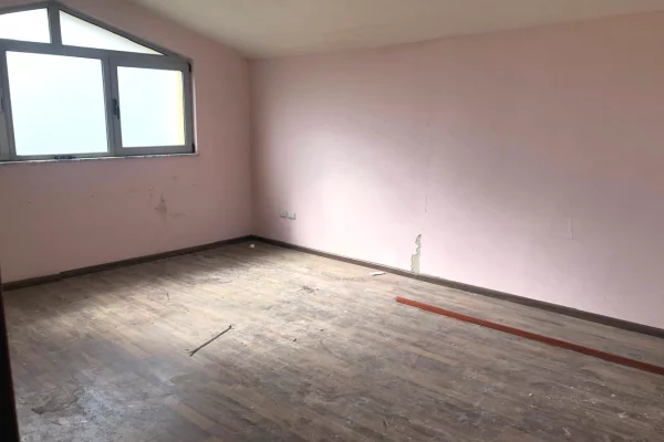 Attic (top floor of the roof) for sale in Durres 3+1, Emty