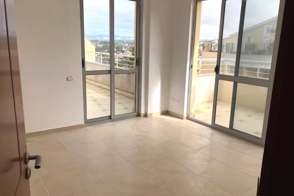 Attic (top floor of the roof) for sale in Durres 3+1, Emty