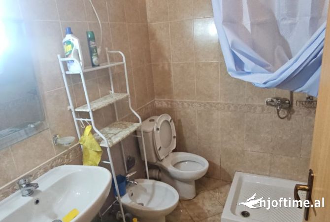 Shtepi me qera Apartament ne Tirane, 2+1, Mobilimi E mobiluar, Pagesa 650  Euro.