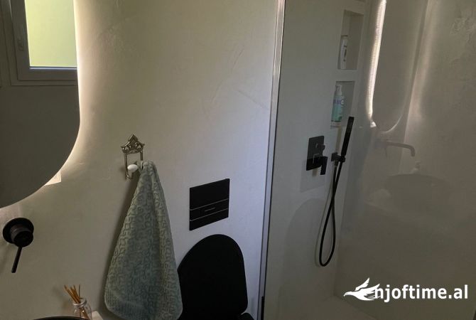 Shtepi ne shitje Apartament ne Tirane, 2+1, Mobilimi E mobiluar, Pagesa 420,000  Euro.