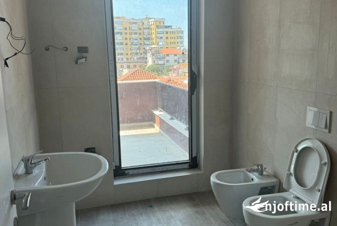 Shtepi me qera Apartament ne Tirane, 2+1, Mobilimi Bosh, pa mobiluar, Pagesa 700  Euro.