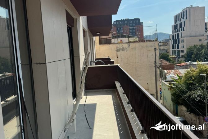 Shtepi me qera Apartament ne Tirane, 2+1, Mobilimi Bosh, pa mobiluar, Pagesa 700  Euro.