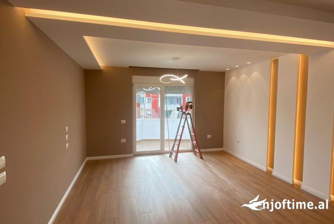 Shtepi ne shitje Apartament ne Tirane, 2+1, Mobilimi Bosh, pa mobiluar, Pagesa 165,000  Euro.