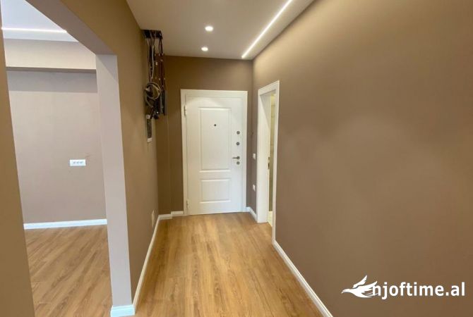 Shtepi ne shitje Apartament ne Tirane, 2+1, Mobilimi Bosh, pa mobiluar, Pagesa 165,000  Euro.