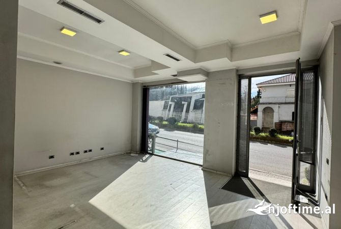 Ambient biznesi me qera 3+1 ne Tirane - 1,000 Euro