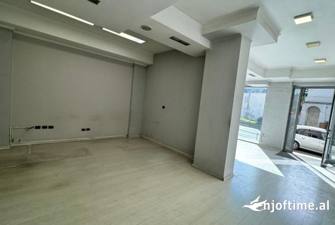 Ambient biznesi me qera 3+1 ne Tirane - 1,000 Euro