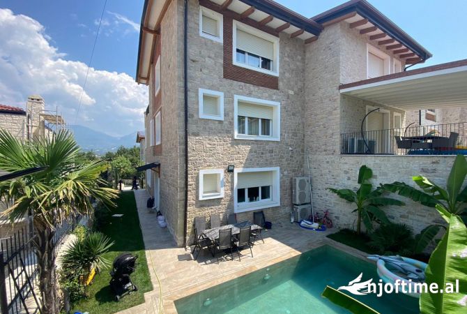 Shtepi me qera 4+1 ne Tirane - 3,500 Euro