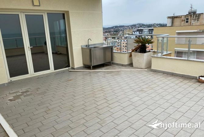 Shtepi ne shitje Apartament ne Durres, 3+1, Mobilimi E mobiluar, Pagesa 310,000  Euro.