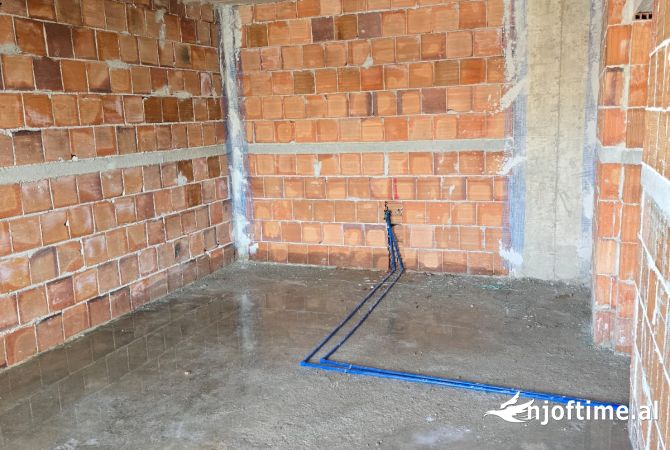 Shtepi ne shitje Apartament ne Tirane, 2+1, Mobilimi Bosh, pa mobiluar, Pagesa 95,000  Euro.