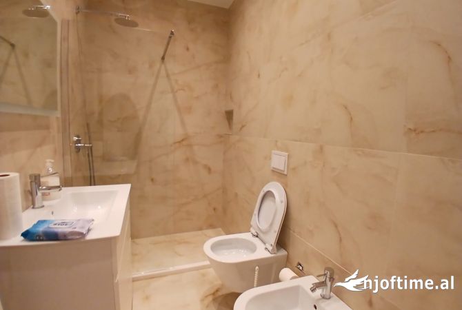 Jepet Apartment me Qera per Zyra tek Tirana Garden Building, Rruga e Kavajes.