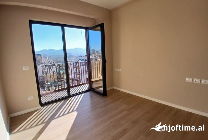 Ambient biznesi me qera 3+1 ne Tirane - 1,400 Euro