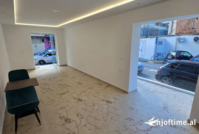 Shitet Ambjent biznesi ne Rrugen “Frederik Shiroka”