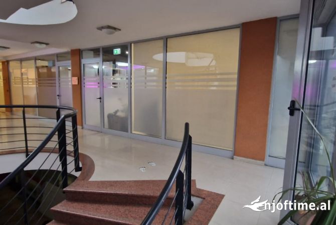 Jepet Ambient Zyre me Qera tek Pazari i Ri.