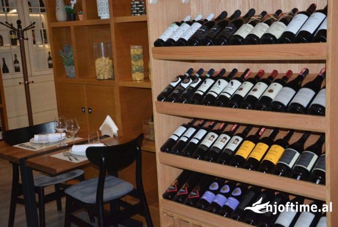 Ambient biznesi me qera 2+1 ne Tirane - 2,000 Euro