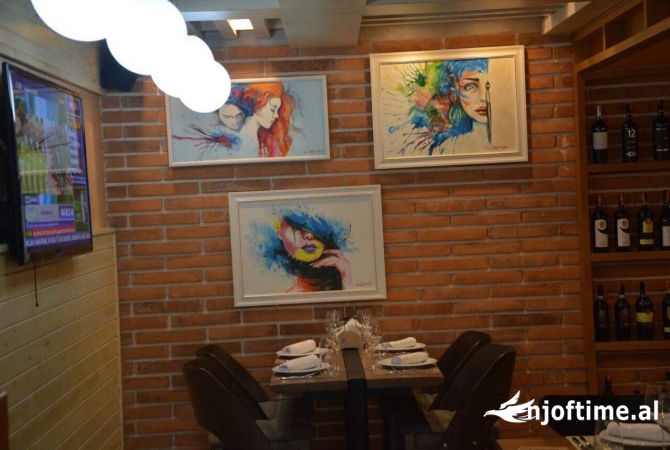 Ambient biznesi me qera 2+1 ne Tirane - 2,000 Euro