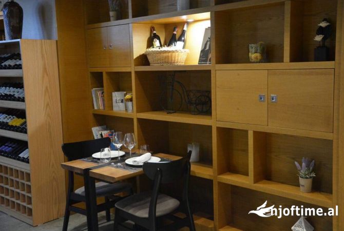 Jepet me Qera Restorant i investuar afer Zogut te Zi. 