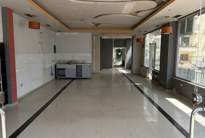 Ambiente Commerciale in Vendita 3+1 a Tirana - 398,000 Euro
