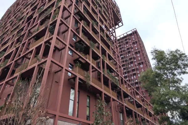 Ambient biznesi me qera 3+1 ne Tirane - 1,600 Euro