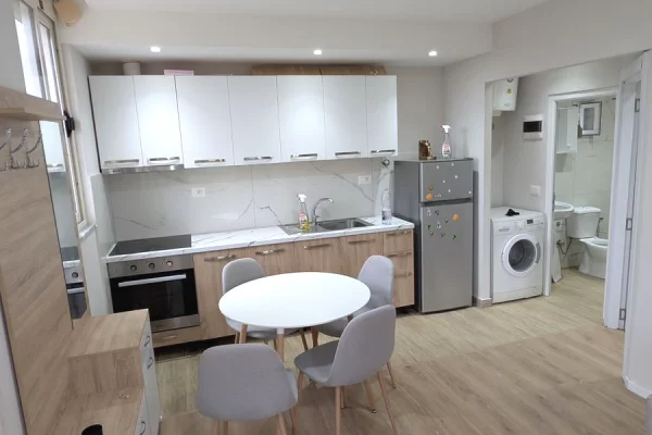 Shtepi me qera 1+1 ne Tirane - 25,000 Leke