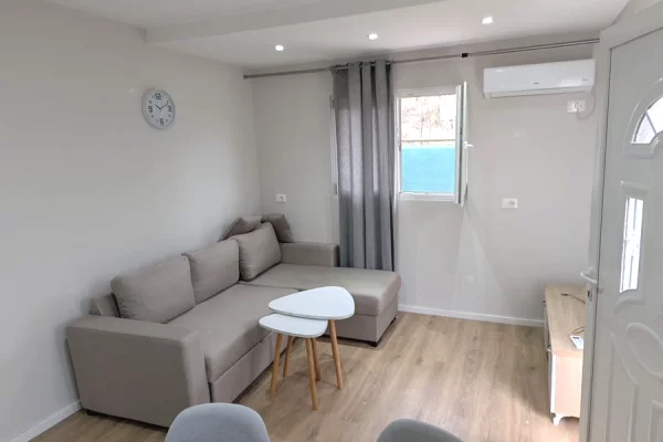 Shtepi me qera 1+1 ne Tirane - 25,000 Leke