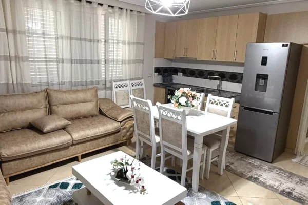 Shtepi me qera 2+1 ne Tirane - 700 Euro