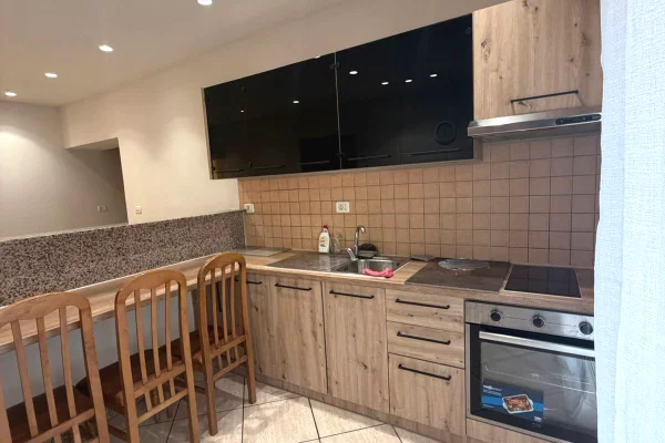 Shtepi me qera Apartament ne Tirane, 1+1, Mobilimi E mobiluar, Pagesa 500  Euro.