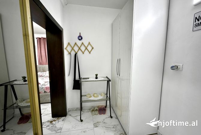 Shtepi me qera Apartament ne Tirane, Garsoniere, Mobilimi E mobiluar, Pagesa 400  Euro.
