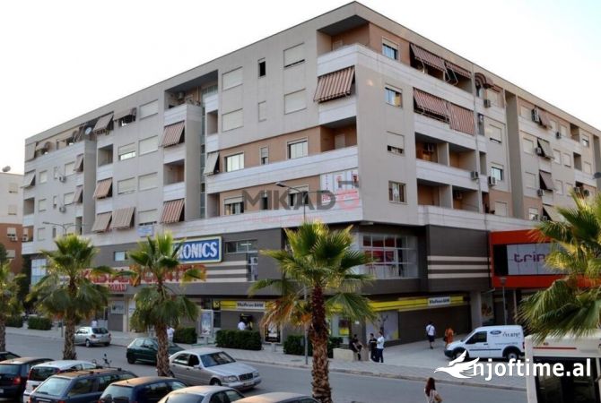 Ambient biznesi me qera 3+1 ne Tirane - 2,500 Euro