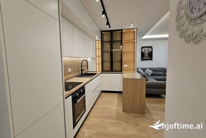 Shtepi me qera 2+1 ne Tirane - 1,200 Euro