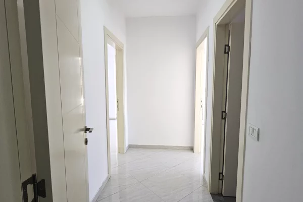 Ambient biznesi me qera 3+1 ne Tirane - 1,150 Euro