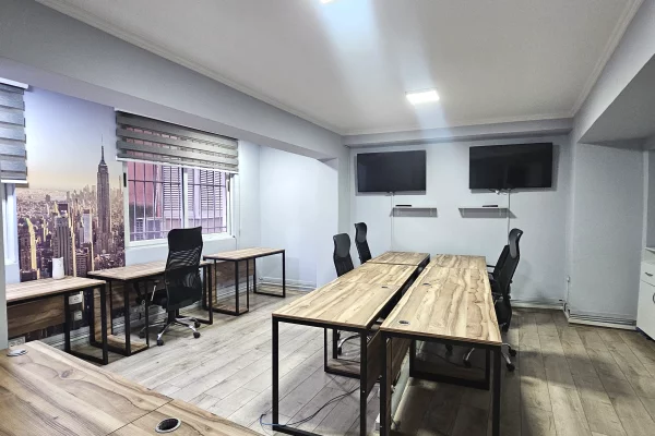 Ambiente Commerciale in Affitto 3+1 a Tirana - 1,450 Euro